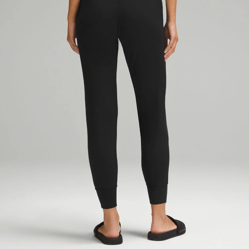 Lululemon - Align Joggers - Picture 3 of 10
